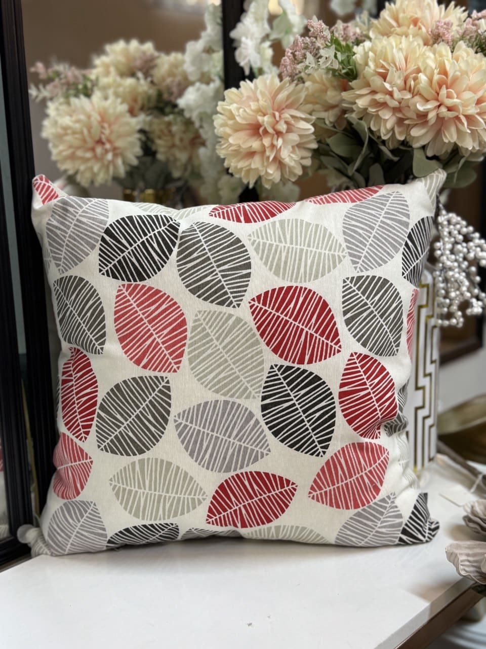 Fundas Para Cojines Decorativos Estampado Hojas Rojas y Oscuras 45x45cm